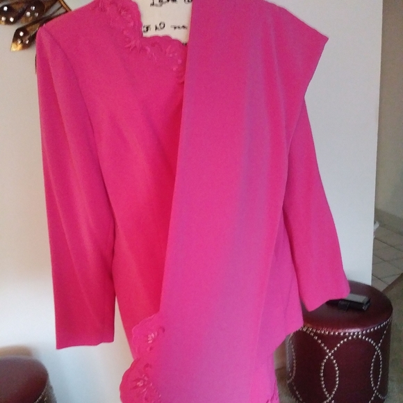 Fuchsia two piece suit - Picture 6 of 6